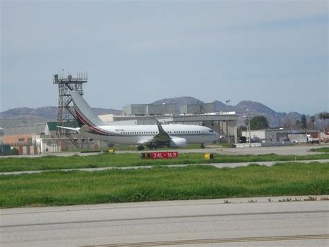 Franklin Avenue: Publicly Observing the Van Nuys Airport