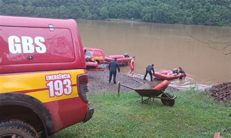 Corpo De Homem Que Desapareceu No Rio Uruguai Ap S Balsa Naufragar