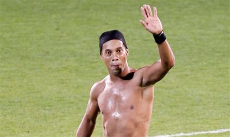 Ronaldinho Anuncia Su Retiro Del Futbol Changoonga Noticias De