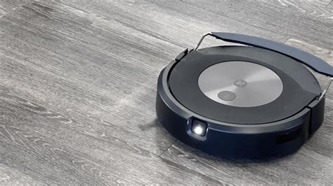 Roomba Combo J9 El Aspirador Friegasuelos Que Frota Las Manchas Y Se Guarda En Una Mesita