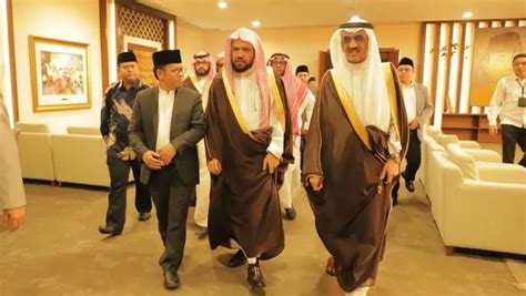 Imam Besar Masjid Nabawi Kunjungi Indonesia Jadwal Khutbah Jumat Di