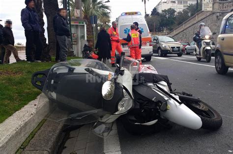 Sanremo Pauroso Schianto In Corso Imperatrice Due Ragazzi All