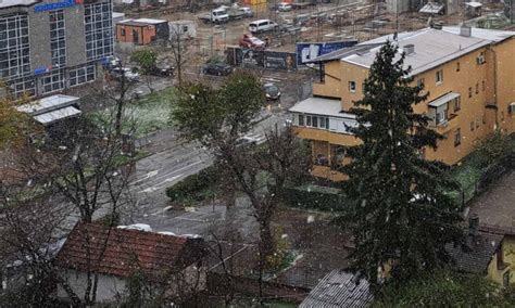 Pao Prvi Snijeg Ove Godine Banjaluka Obavijena Bijelom Arolijom Foto