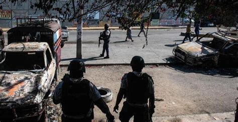 Ha Ti Des Gangs Attaquent Lacad Mie De Police De Port Au Prince