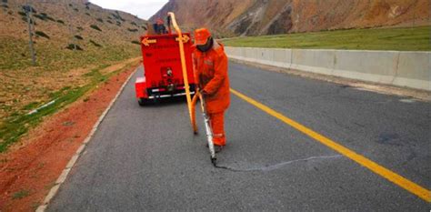 道路路面灌缝胶贴缝带抗裂贴，专注裂缝及坑槽修补处理解决方案