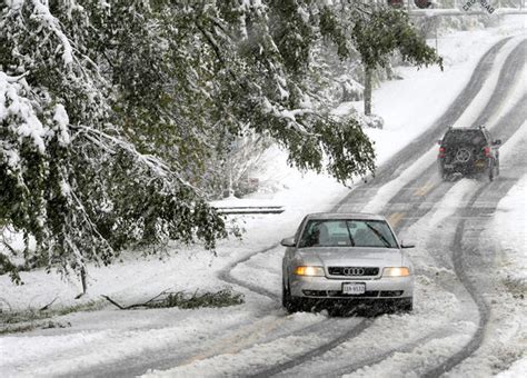 Rare Oct. snowstorm hits Northeast - Photo 1 - Pictures - CBS News