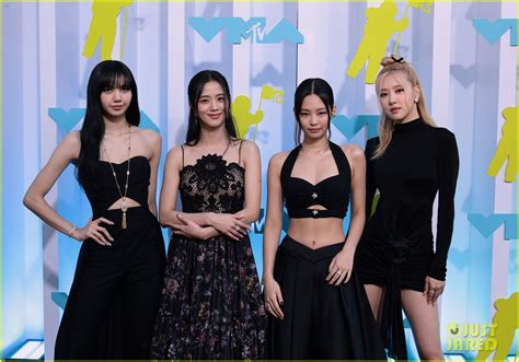 Blackpink Arrive In Fierce Black Looks For Mtv Vmas Photo