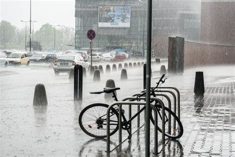 Ulewne deszcze przechodzą nad Wrocławiem Kiedy przejaśnienie