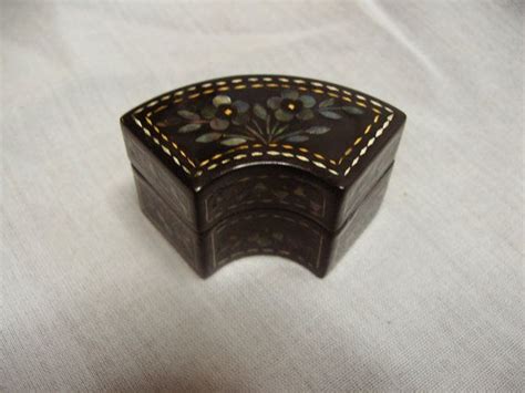 Black Lacquer And Mother Of Pearl Snuff Box Etsy Uk Lacquer Pearls