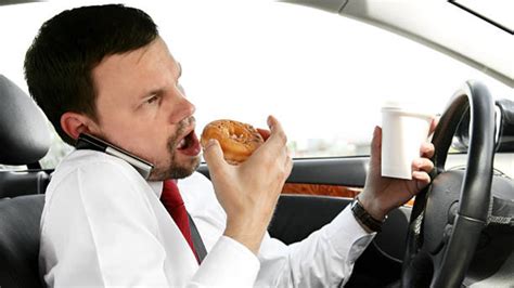 Comer Demasiado Rápido Tiene Consecuencias Para Tu Salud