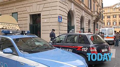 Scappano Con Scooter Da Polizia Ma Tamponano Carabinieri