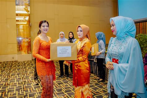 Tp Pkk Kota Medan Gelar Fashion Show Kebaya Kahiyang Ayu Bisa