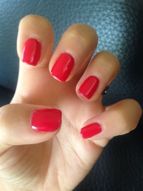 Un Peut De Rouge Pour Cette Automne Semi Permanent Vernis Ongles