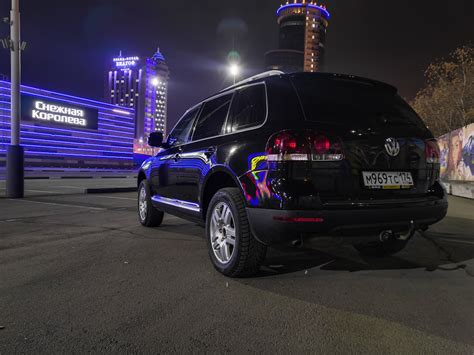Ночная фотосессия на телефон Хонор 10 — Volkswagen Touareg (1G), 3 л ...