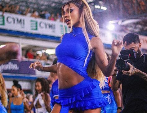 Brunna Gon Alves Mostra Registros De Ensaio Da Beija Flor Escola Do