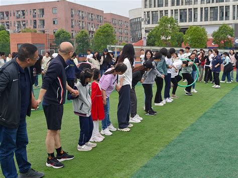 人文与传媒学院举办“春晖杯·春风暖万物”趣味运动会 遵义师范学院人文与传媒学院