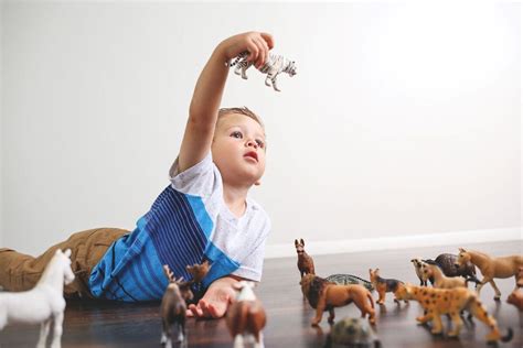 Why Toddlers Should Play With Animal Figurines - MOM News Daily