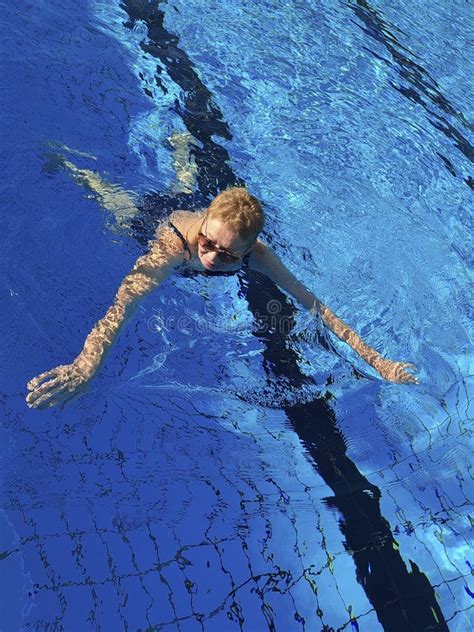 1 751 Mature Woman Swimming Pool Stock Photos Free Royalty Free Stock Photos From Dreamstime