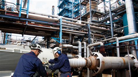 Oil Refinery Workers - Asbestos Exposure, Studies & Lawsuits