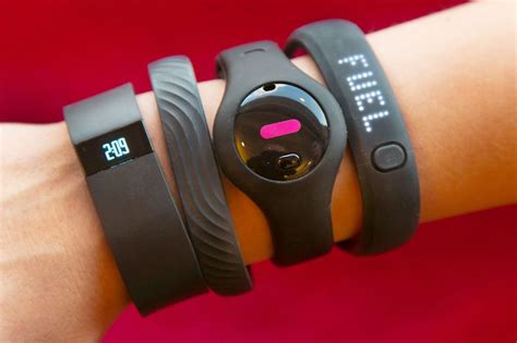 Awal 2016 Fitbit Kuasai Industri Wearable Device Maxmanroe