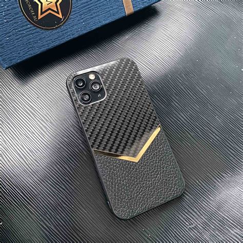 Чехол для iPhone из карбона и кожи черного цвета - Majoroff