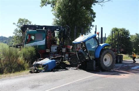 Un blessé grave dans une collision entre un camion et un tracteur à