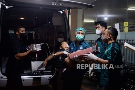 Puluhan Korban Gempa Cianjur Dirawat Di Lapangan RSUD Sayang