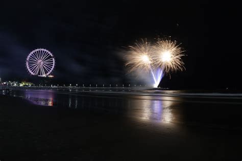 Teste De Fogos Do R Veillon Iluminou A Praia Central De Balne Rio