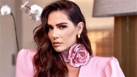 Deborah Secco Mostra Demais Com Look De Carnaval Pronta