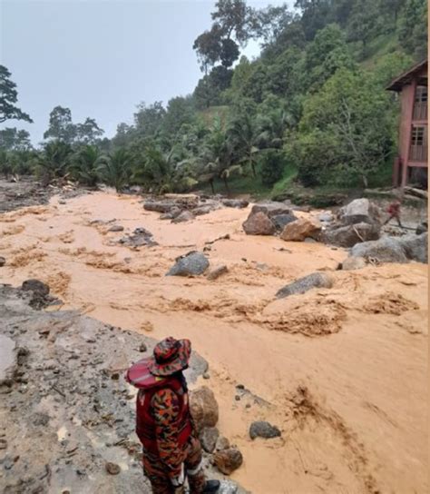 Tiga Termasuk Seorang Kanak Kanak Hilang Dibawa Arus Banjir