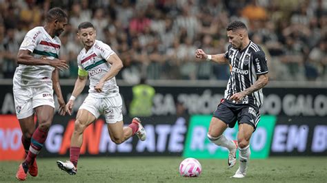 Paulinho Brilha Faz Dois E Atl Tico Mg Vence O Fluminense Pelo