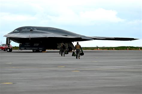 Us Air Force 393rd Expeditionary Bomb Squadron Pilots Approach A B 2