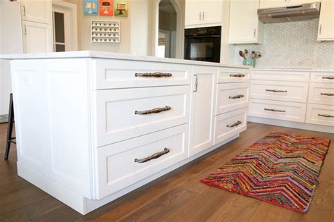 Traditional White Kitchen With Honeycomb Backsplash Klassisch K Che