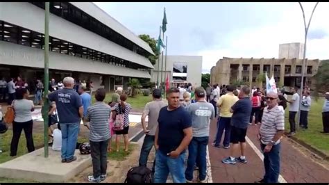 Vídeo Grupo protesta contra aumento do IPTU em frente à Prefeitura de