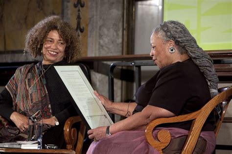 Angela Davis And Toni Morrison T Angela Davis Black Panther Party