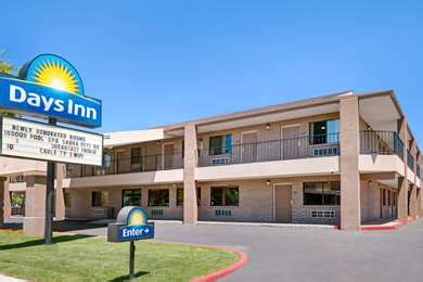 Pet Friendly Hotels in Albuquerque, New Mexico accepting Dogs and Cats