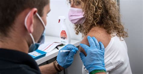 Covid 19 pourquoi l Académie de médecine propose de rendre le vaccin