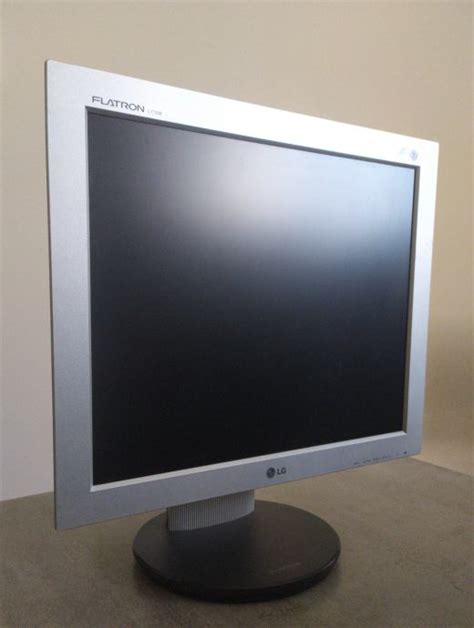 LG Flatron L1730B 17 LCD Monitor