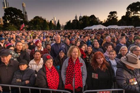 Anzac Day Thousands Gather In Melbourne As Korean War Veterans