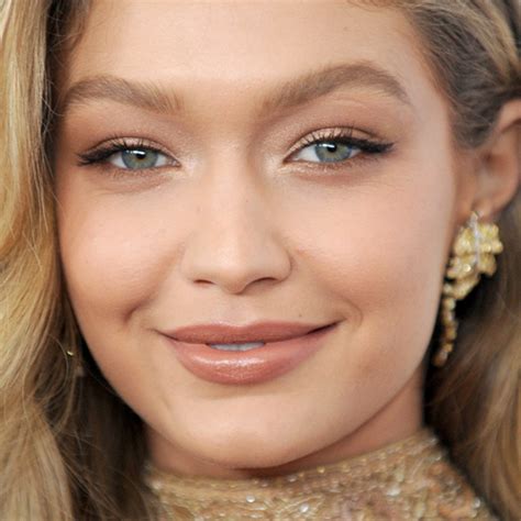 Gigi Hadids Makeup Photos And Products Steal Her Style Gigi Hadid