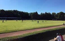 Der Ballreiter Der Sportplatz Fu Ball Ist Zur Ck Asv Durlach Vs Gu