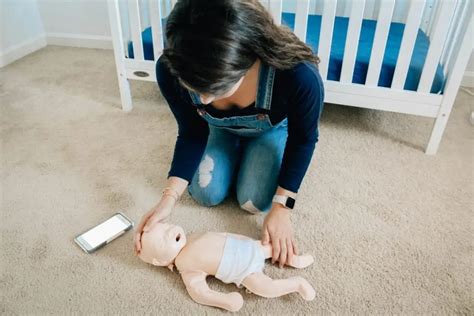 How to do Infant CPR - Daily Mom