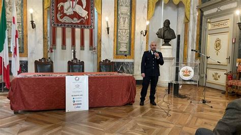 Presentato Il Calendario Della Polizia Locale I Proventi Al Gaslini