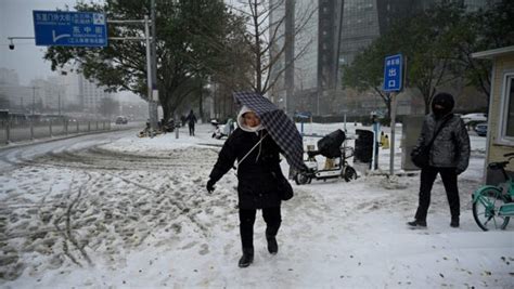 组图：北京暴雪连发4预警 封控区积雪不许运出 中共病毒 四大黄色预警 暴雪橙色预警 新唐人电视台