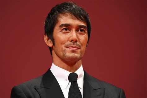 【筋肉美がスゴい】濃い顔俳優・阿部寛の13年間のビジュアルを見た結果！ Forza Style｜ファッション＆ライフスタイル