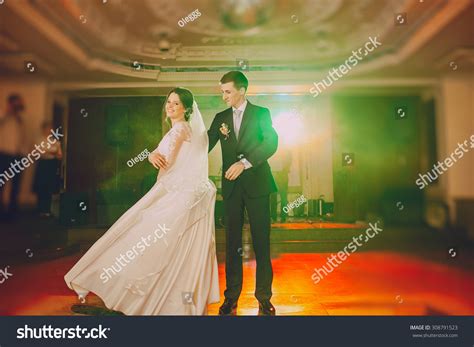 Romantic Couple Dancing On Their Wedding Stock Photo 308791523 ...