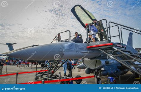 Avions Militaires Pour L Affichage Dans Changi Singapour Image Stock