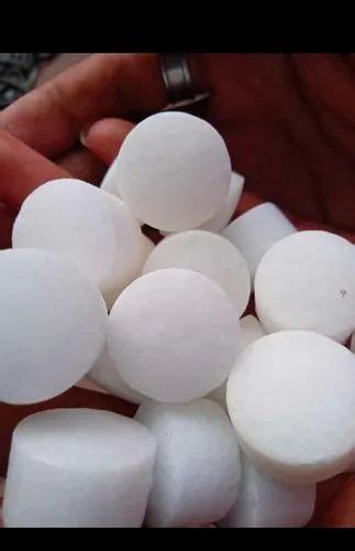 Round White Herbo Touch Naphthalene Balls For Toilet Cupboard Etc