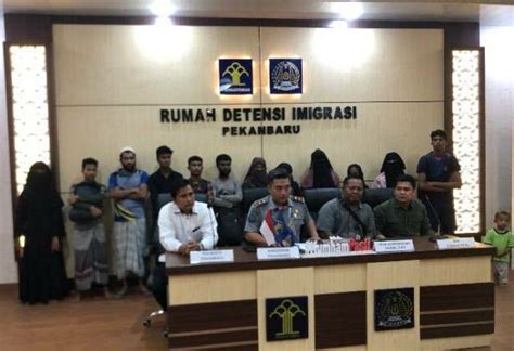 Setelah Didaftarkan Oleh UNHCR Rudenim Menyerahkan 13 Pengungsi