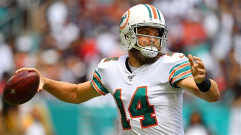 Ryan Fitzpatrick returning as Dolphins' starting quarterback - ESPN